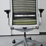 Fotel obrotowy STEELCASE THINK V2 pl. zielone / szare