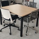Stół konferencyjny Mikomax 120x100 dąb (bez mediaportu) czarna baza