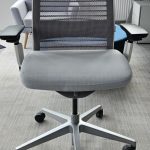 Fotel obrotowy STEELCASE THINK biały, szary