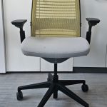 Fotel obrotowy STEELCASE THINK V2 pl żółte / szare