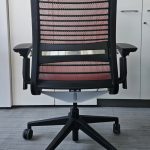 Fotel obrotowy STEELCASE THINK V2 pl. czarny, czerwony kat. B