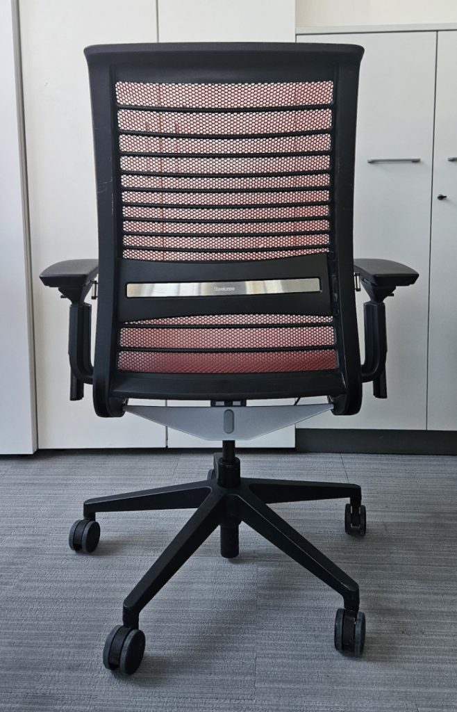 Fotel obrotowy STEELCASE THINK V2 pl. czarny, czerwony kat. B