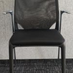 Krzesło konferencyjne Vitra Meda czarne