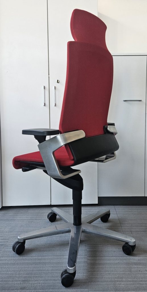 Fotel Obrotowy Wilkhahn ON z zagłówkiem czerwony