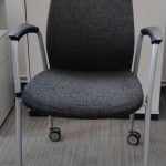 Krzesło konferencyjne Kinnarps 5000CV ciemnoszare kółka