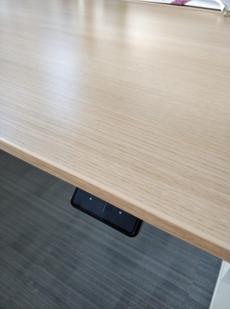 Biurko K&N 180x80/90 elektryczne dąb, nogi białe z szafkami