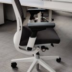 Fotel obrotowy Steelcase Think biały antracyt