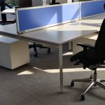 Bench 4-os. Steelcase FrameOne 160x80 biały + 2 scianki niebieskie