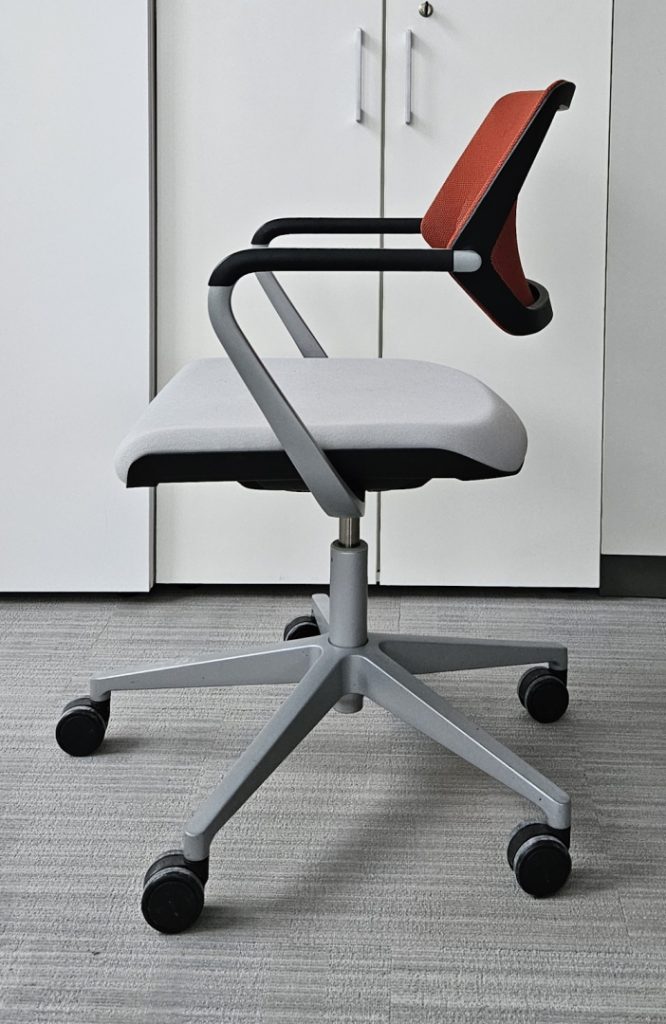 Krzesło konferencyjne STEELCASE Qivi czerwone