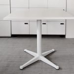 Stolik kantyna MDD 80x80 biały, biała noga "żaba" kat. B