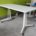 Stół mobilny Wiesner Hager 140x70 biały z mediaportem
