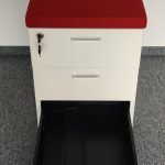 Kontener Actiu 3-szufl. biały piórnik czerwona poducha