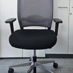 Fotel obrotowy VERIS Net siatka jasnoszara baza aluminiowa