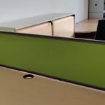 Ścianka biurkowa KINNARPS dł. 160 x34cm zielona (do blatów max. gr. 22 mm)
