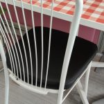 Krzesło RETRO PRL białe czarne siedzisko PRZETAPICEROWANE