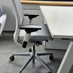 Fotel obrotowy STEELCASE THINK biały, szary