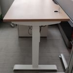 Biurko elektryczne FURNIKO 160x80(76) dąb bielony LINAK