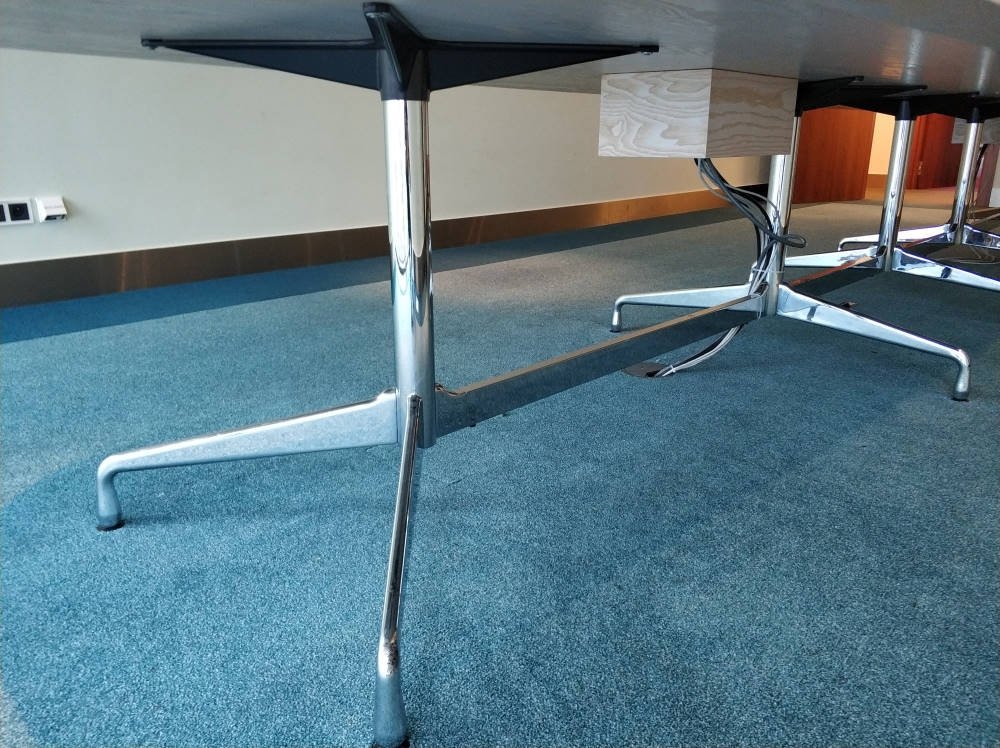 Stół konferencyjny VITRA Eames klon/sosna ok. 550x 140 cm