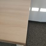 Biurko Mikomax 140x80 dąb nogi białe kat. B
