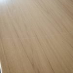 Stół konferencyjny Vitra Eames ok. 550x140 cm dąb naturalny (uszkodzony blat - do renowacji)