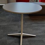 Stolik pneumatyczny BENE śr. 80 cm biały