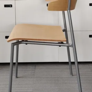 Krzesło KINNARPS kantyna sklejka brzoza (metalowe nogi)