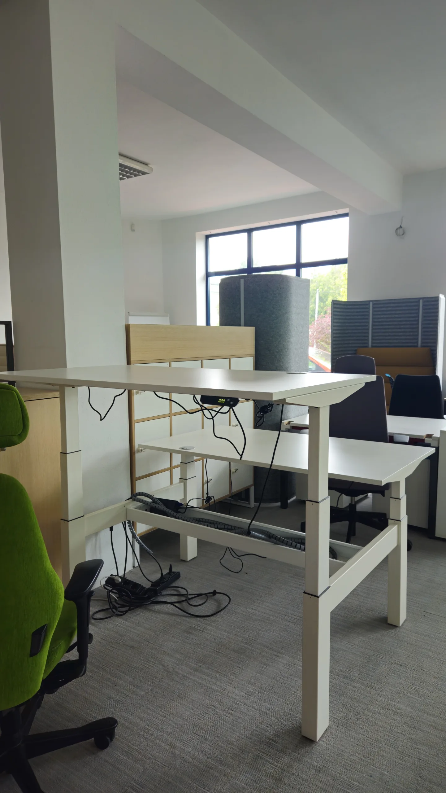 Bench 2 os. elektryczny Ahrend 140x70 biały