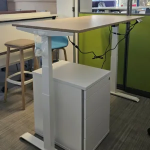 Biurko elektryczne CHIP 140x70 dąb bielony konstrukcja biała NOWA