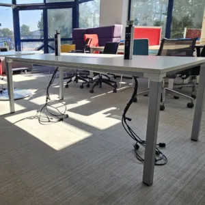 Stół konferencyjny Steelcase Kalidro 180x90 biały 2 mediaporty
