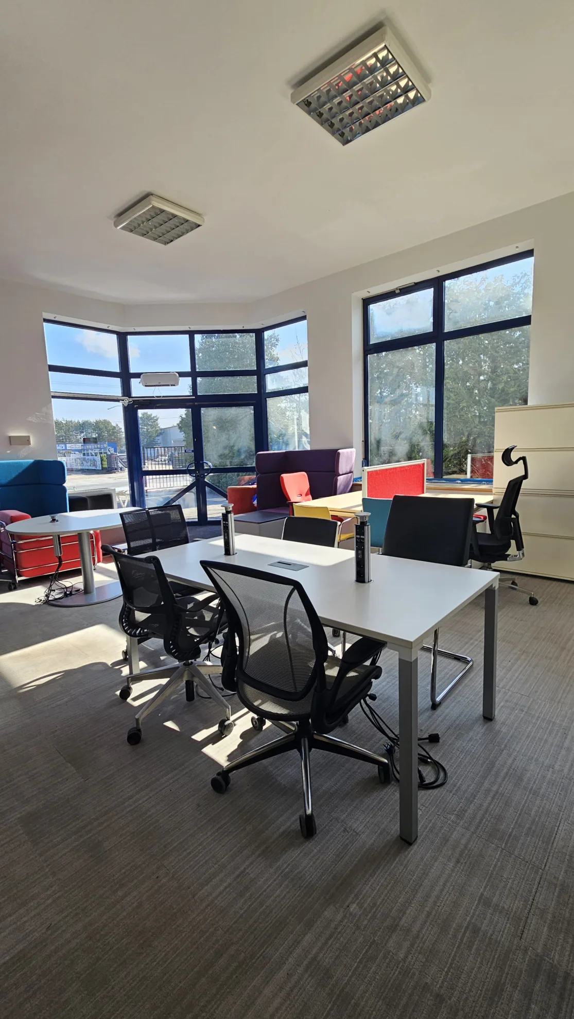Stół konferencyjny Steelcase Kalidro 180x90 biały 2 mediaporty