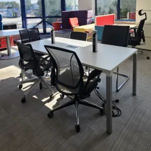 Stół konferencyjny Steelcase Kalidro 180x90 biały 2 mediaporty