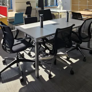 Stół konferencyjny Steelcase Kalidro 180x90 biały 2 mediaporty