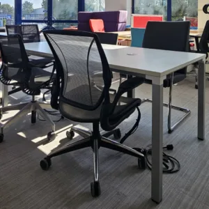 Stół konferencyjny Steelcase Kalidro 180x90 biały 2 mediaporty