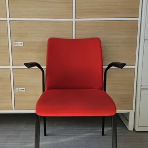 Krzesło konferencyjne Steelcase Reply tapicerowane czerwone bez kółek