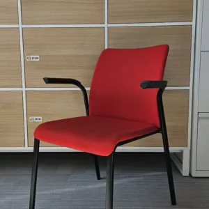 Krzesło konferencyjne Steelcase Reply tapicerowane czerwone bez kółek