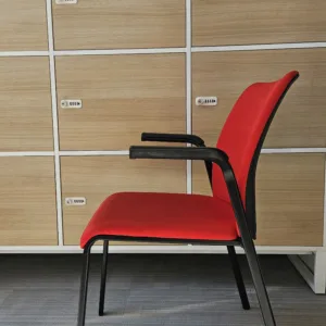 Krzesło konferencyjne Steelcase Reply tapicerowane czerwone bez kółek