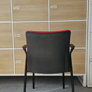 Krzesło konferencyjne Steelcase Reply tapicerowane czerwone bez kółek