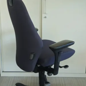 Fotel ergonomiczny Kinnarps 6000 Plus ciemny szary z zagłówkiem