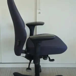 Fotel ergonomiczny Kinnarps 6000 Plus ciemny szary z zagłówkiem