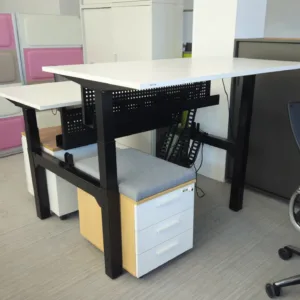 Bench 2 os. elektryczny Kinnarps 140x80 biały stelaż czarny
