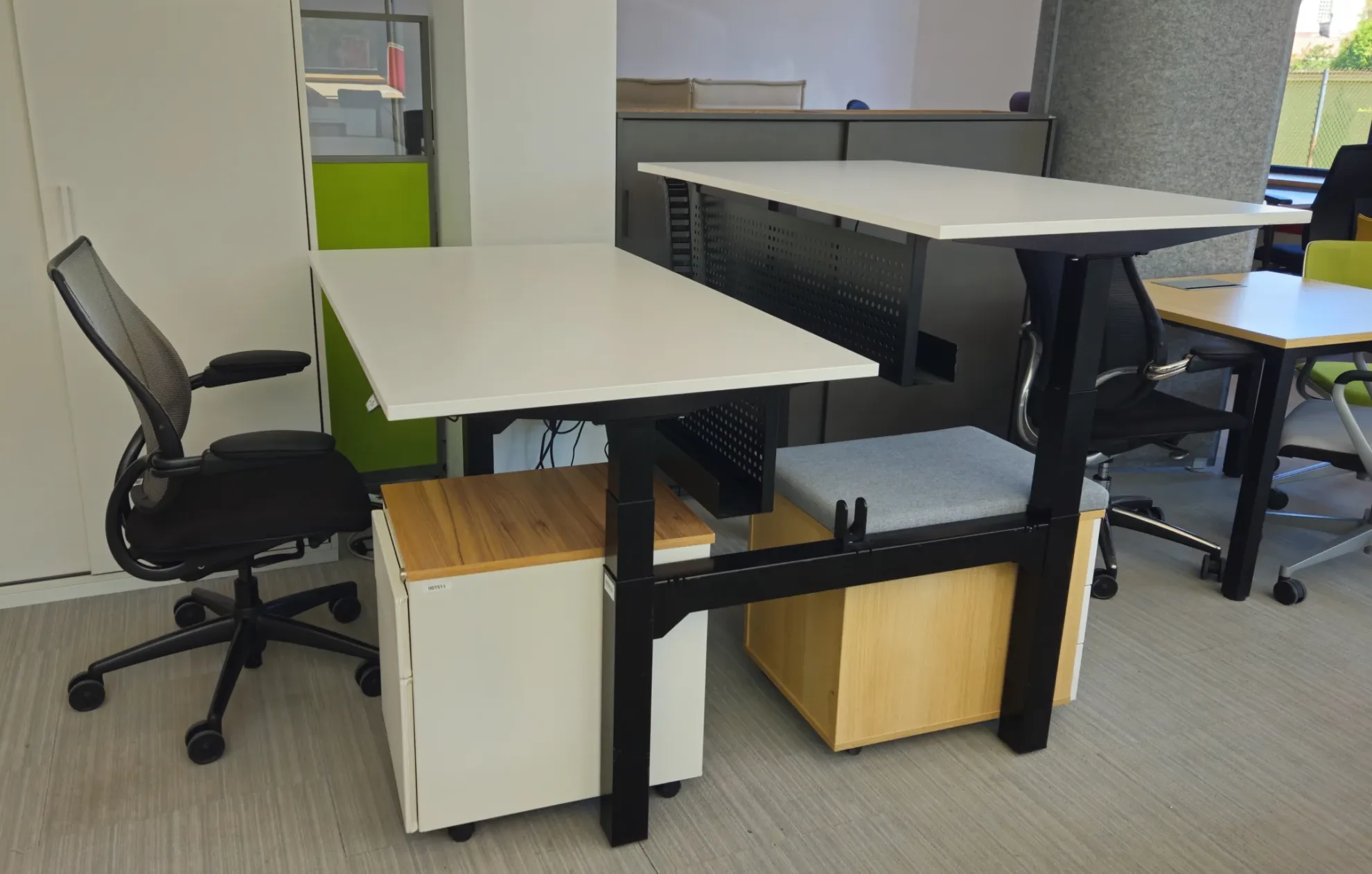 Bench 2 os. elektryczny Kinnarps 140x80 biały stelaż czarny