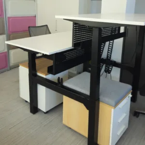 Bench 2 os. elektryczny Kinnarps 140x80 biały stelaż czarny