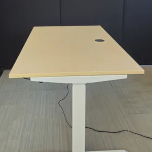 Biurko elektryczne CHIP 140x80 brzoza konstrukcja biała NOWA
