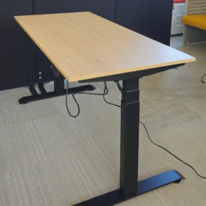 Biurko elektryczne CHIP 140x70 dąb bielony konstrukcja czarna NOWA
