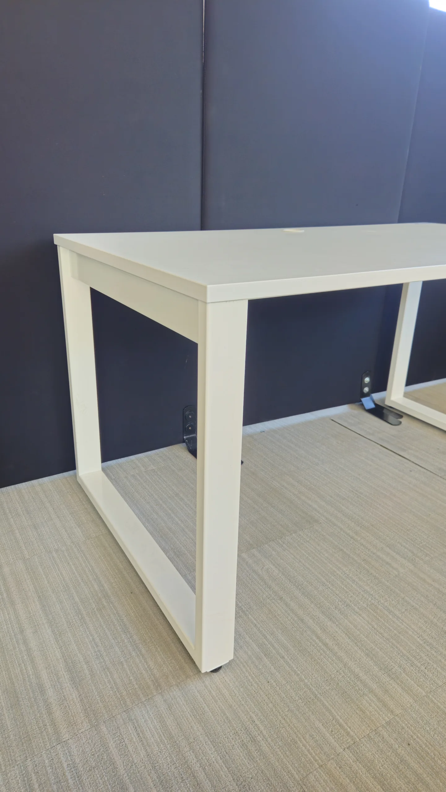 Biurko 140x80 białe noga O