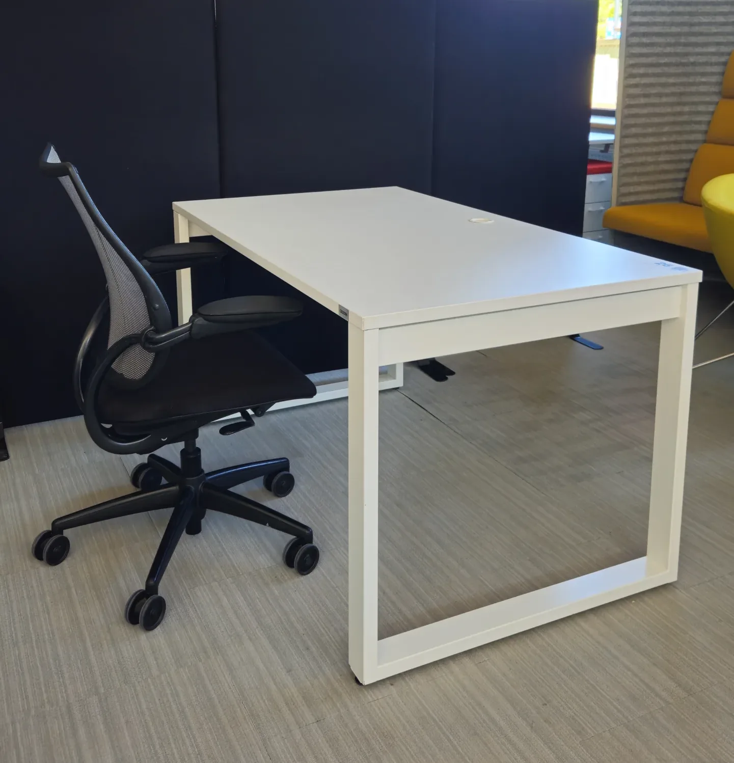 Biurko 140x80 białe noga O
