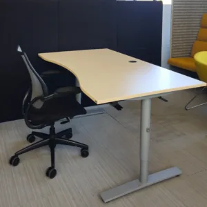 Biurko Kinnarps 160x90 brzoza wcięcie TN