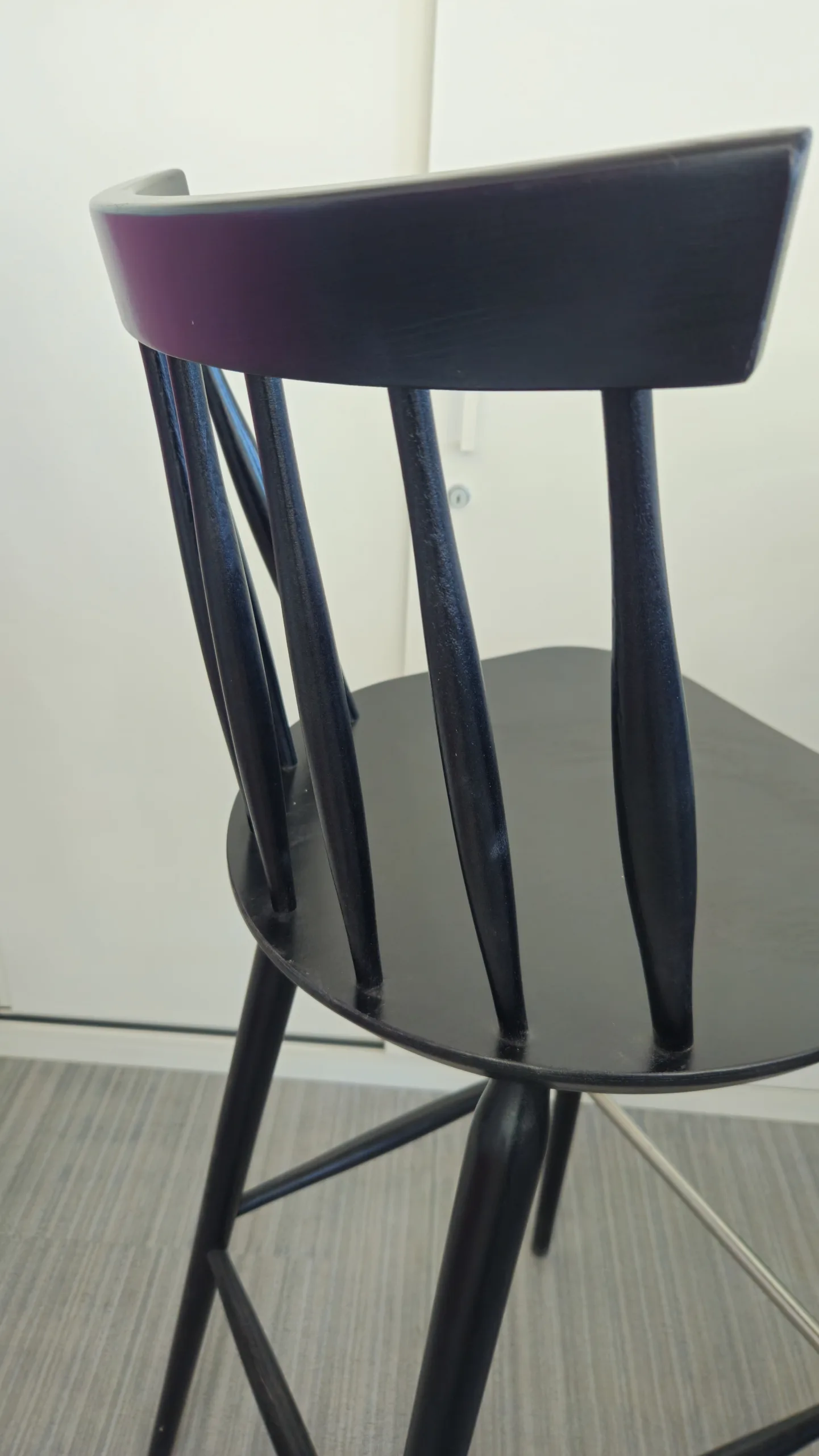 Hocker PAGED czarny drewniany
