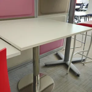 Stół kwadratowy 80x80 biały noga talerz chrom