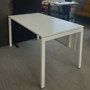Biurko 140x80 białe noga kwadrat